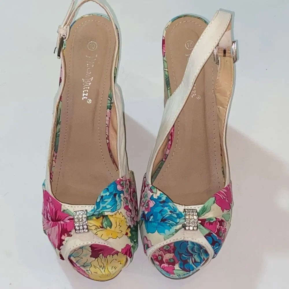 Nature Breeze Gabriela -01 Floral Wedge Sandals - White and Multicolor Size 10